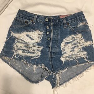 Distressed Levi cutoffs